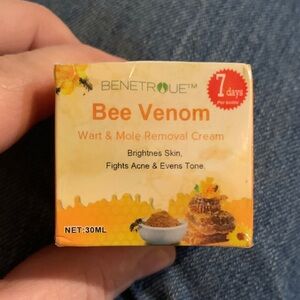 Benetrue Bee Venom – NIP– wart and mole removal cream